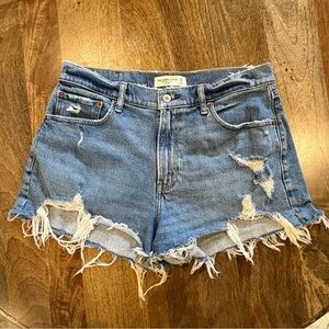 Abercrombie & Fitch Mid Rise Mom Blue Jean Shorts Women’s Size 30 / 10 Curve